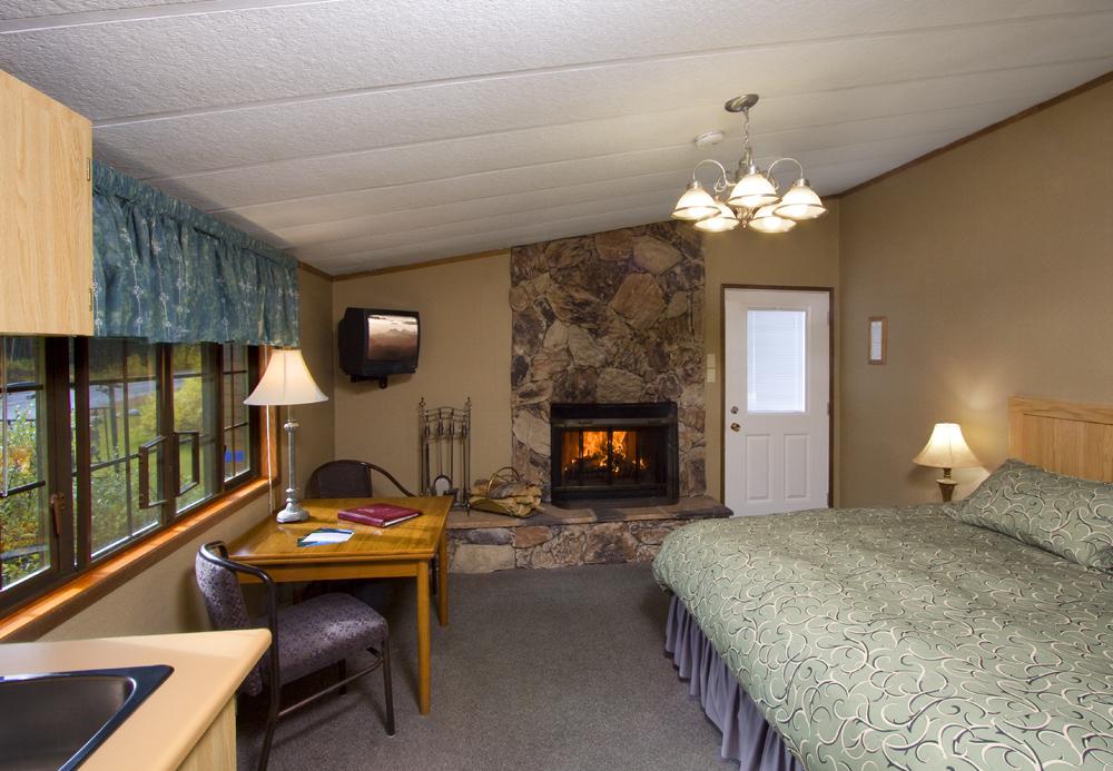 Sunwapta Falls Rocky Mountain Lodge Jasper Exterior foto